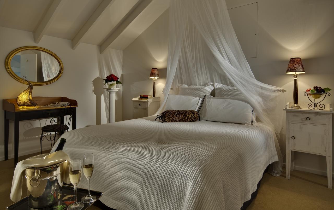 The Peppertree Luxury Accommodation Blenheim Room photo